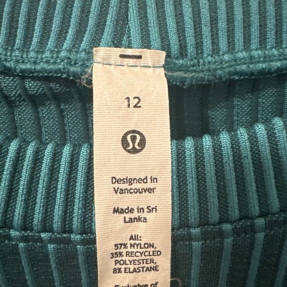 COPY - Lululemon Women’s Sweater - Size 12 - Picture 3 of 3